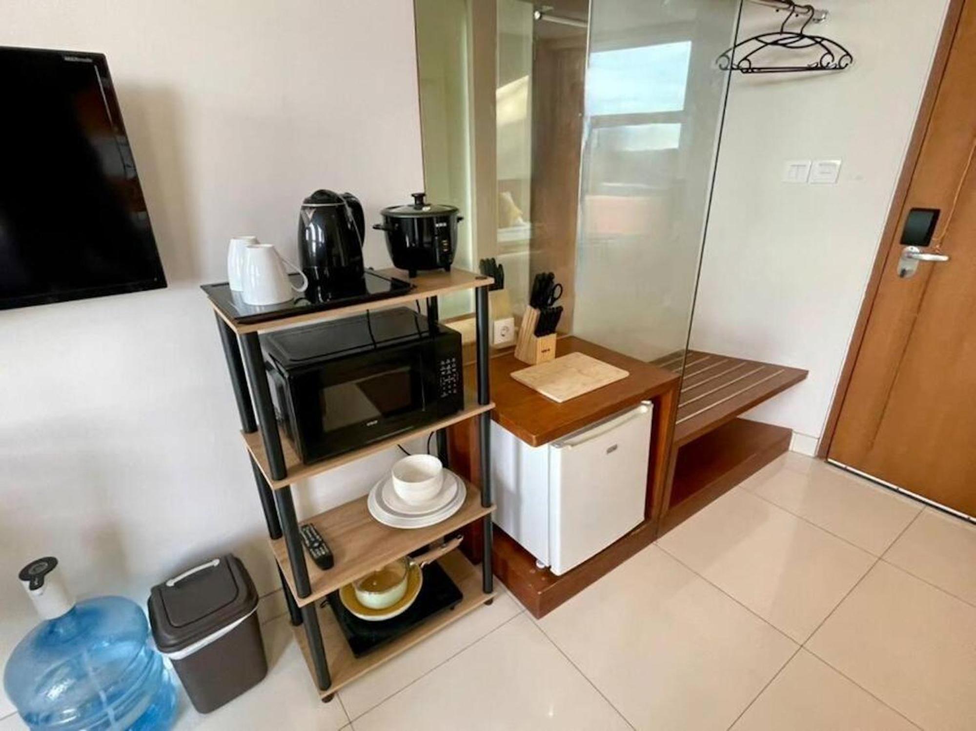 Apartment Bali King 503 - With Mini-kitchen, Resort-style Pool, Wi-fi And Netflix, Ac, Digital Nomad Heaven